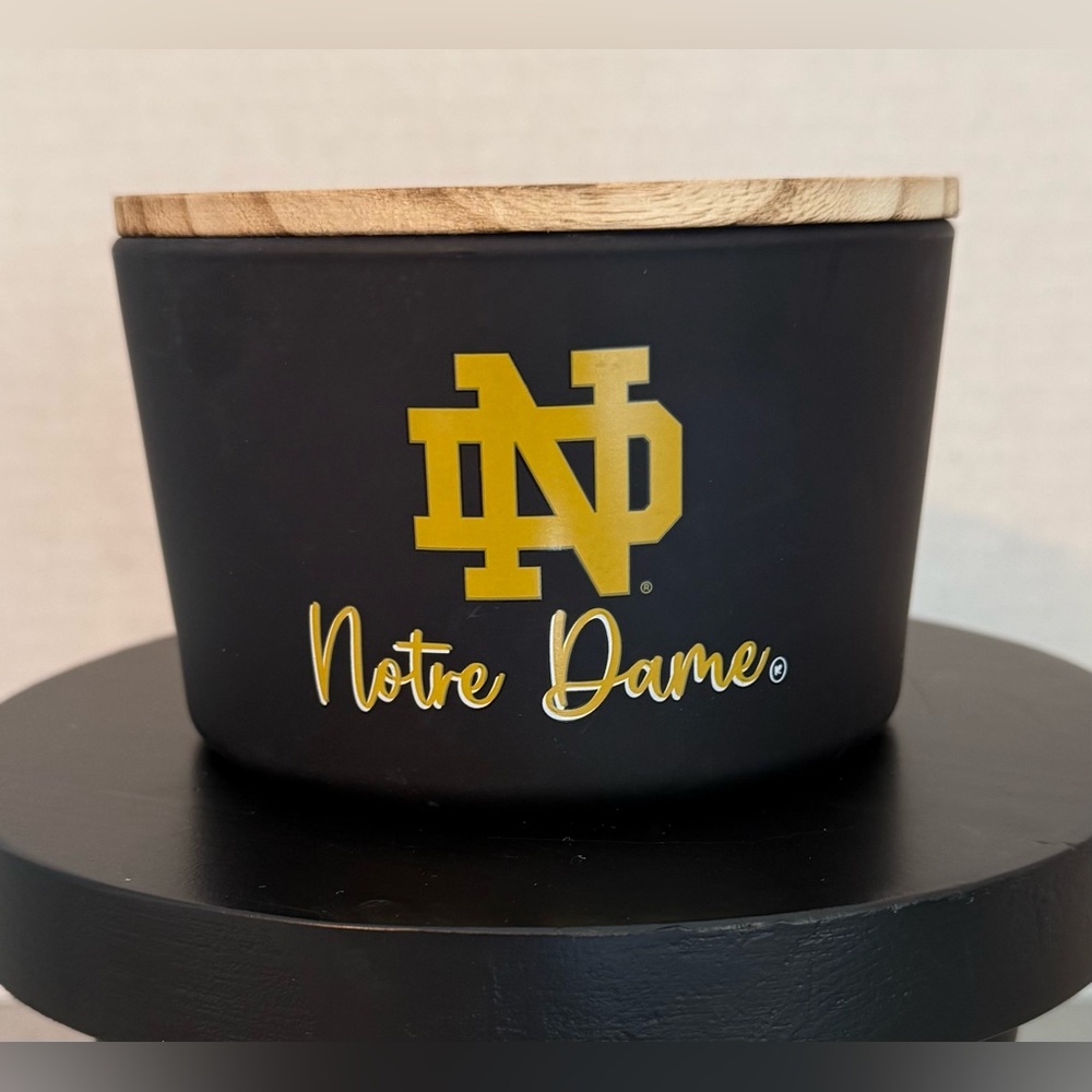 🔥Extremely Rare Notre Dame WoodWick Candle – Capri Blue Volcano Scent – Wood Lid